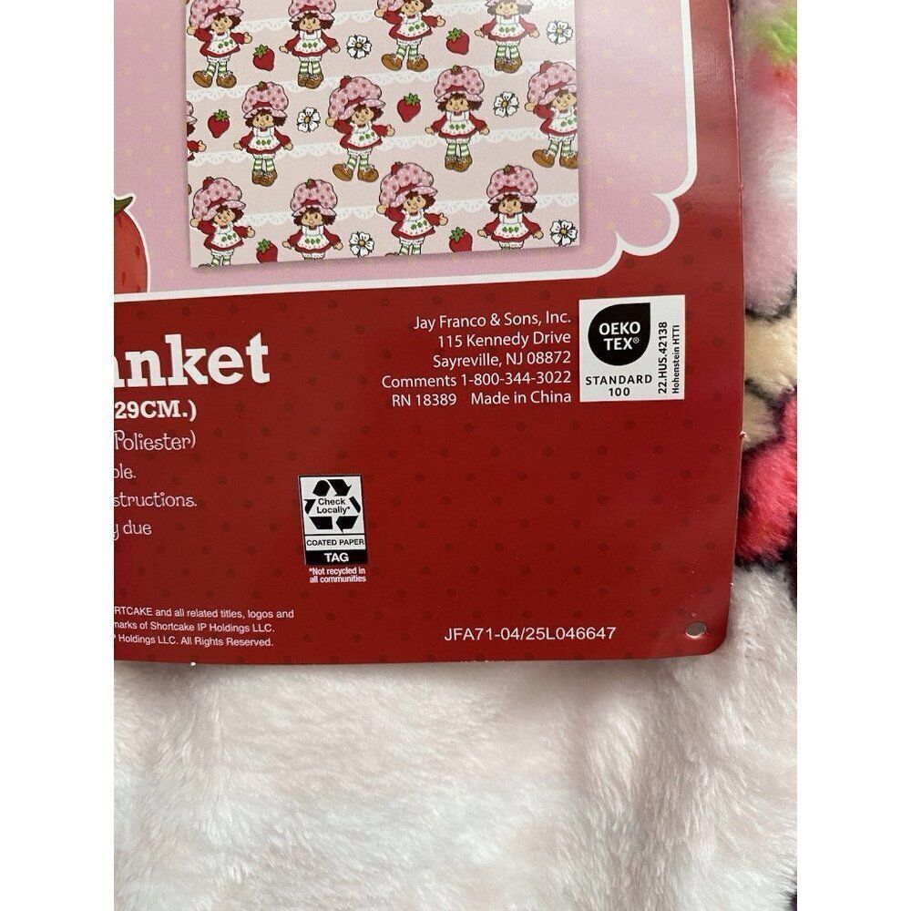 Strawberry Shortcake Classic 60 X 90” Soft Plush Blanket TWIN Size Poses Flowers - Picture 4 of 16
